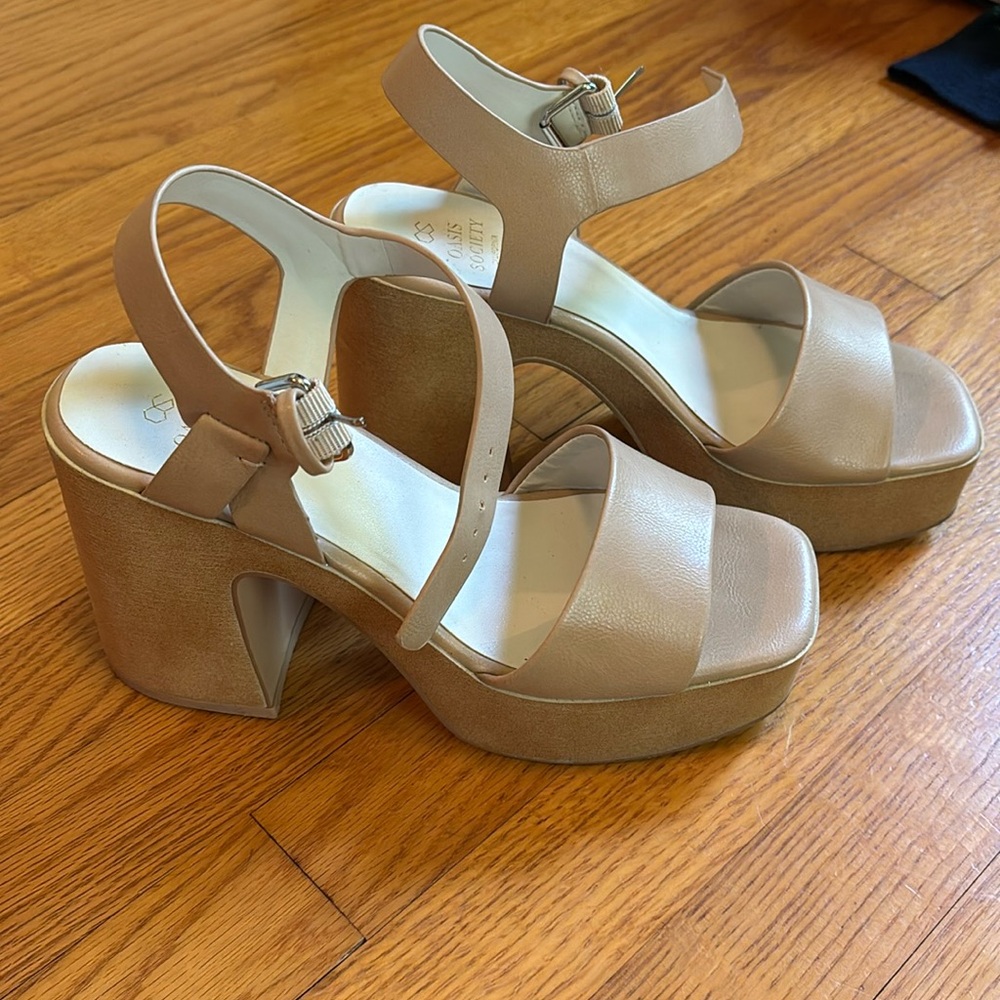 Vici platform heel